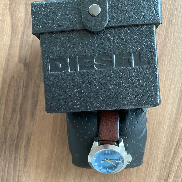 Mens brown leather & blue dial Diesel watch - Picture 3 of 7